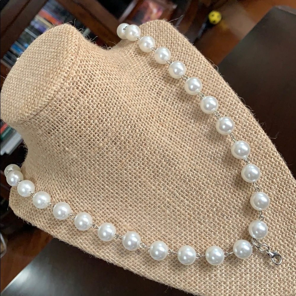 Plunder pearl necklace with lobster claw